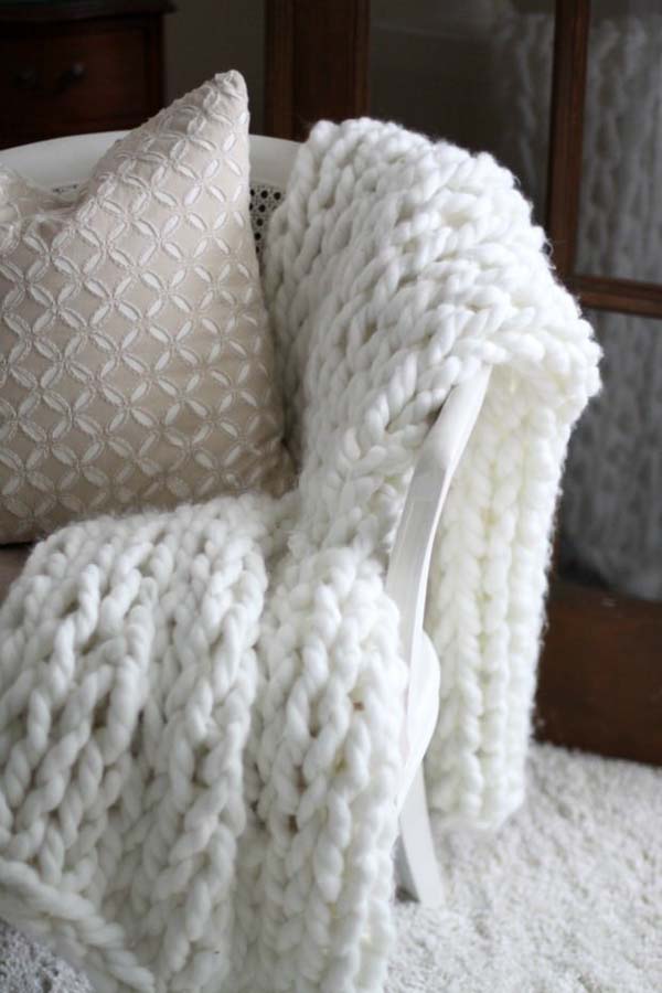 DIY Chunky Throw Blankets #DIY #Christmas #gifts #trendypins