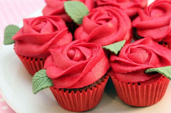 Red Rose Cupcakes #Valentine's Day #recipes #cupcakes #trendypins