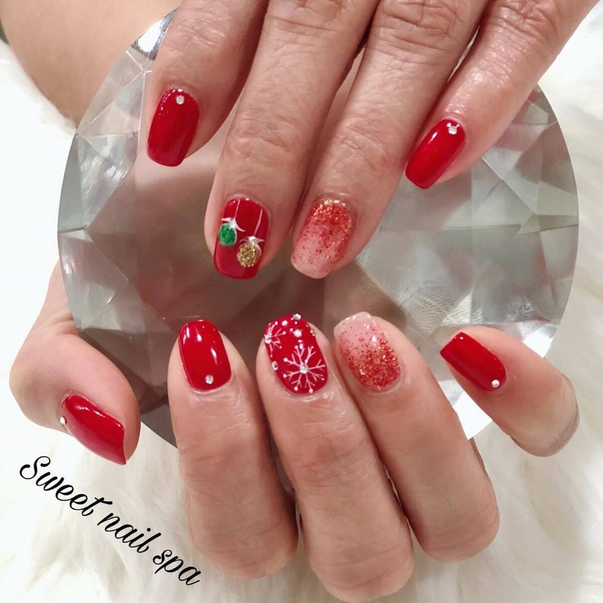 18. Red Glitter with Festive Accents