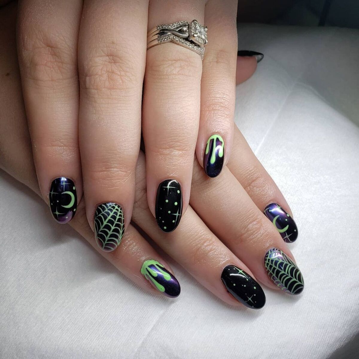 Bewitching Ideas For Halloween Nails 23