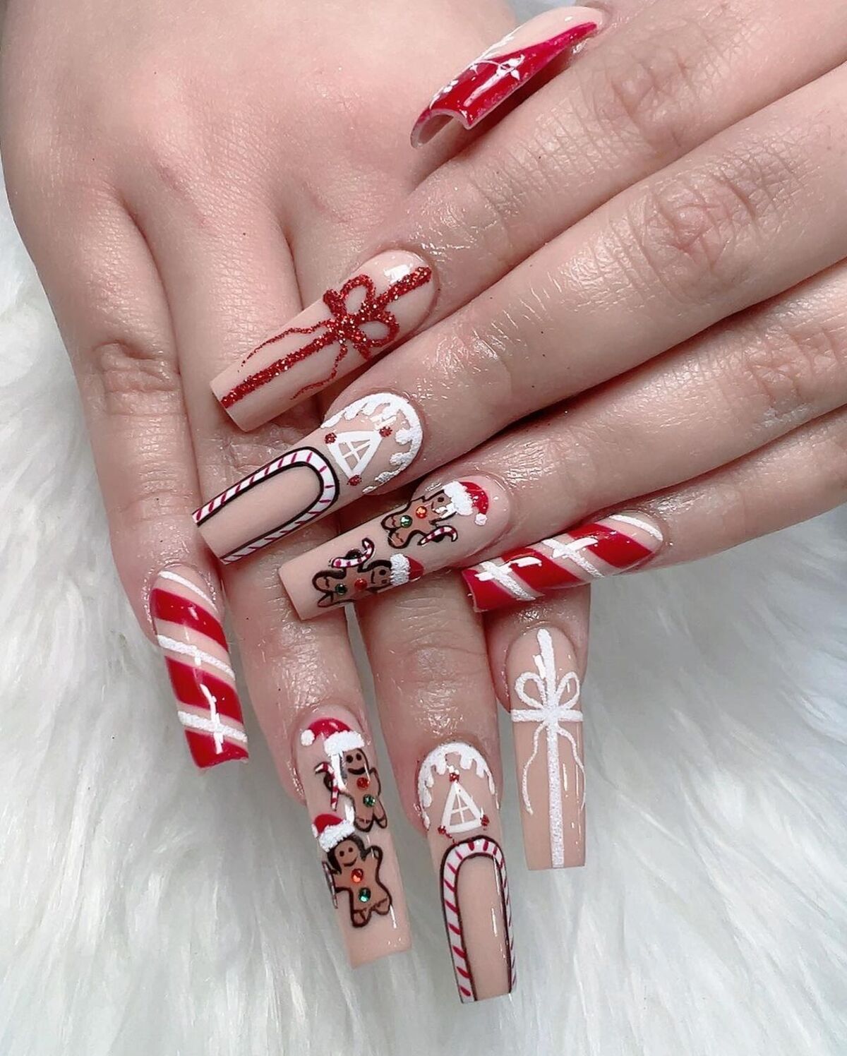 27. Gingerbread Men and Candy Canes