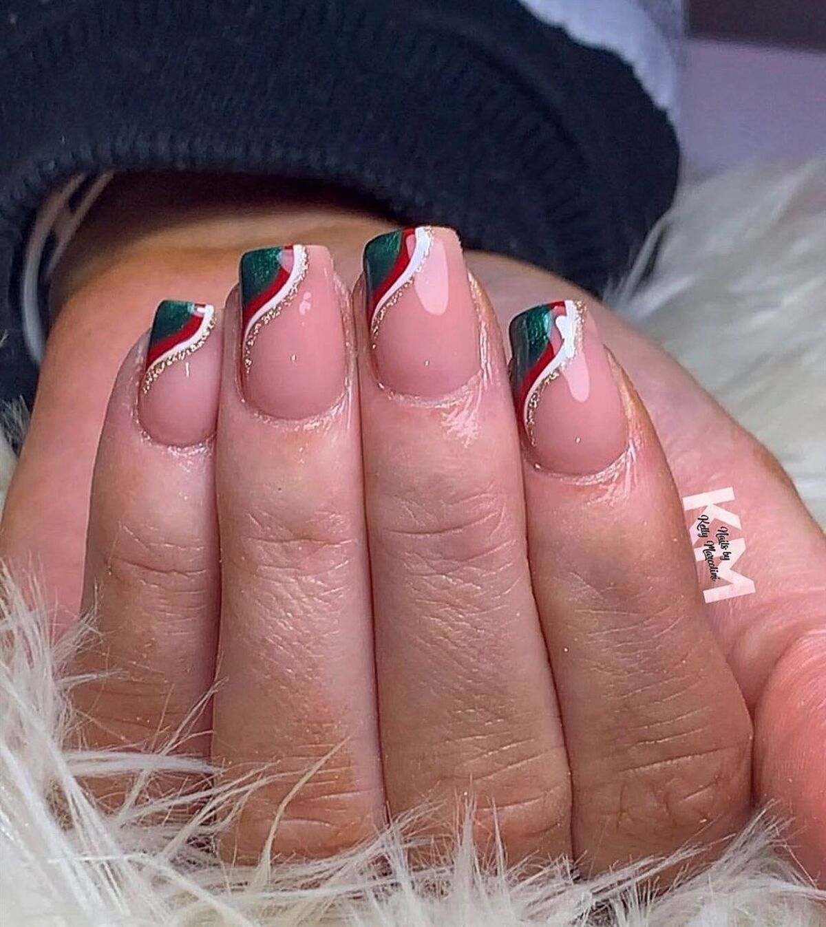 27. Wavy Holiday French Tips