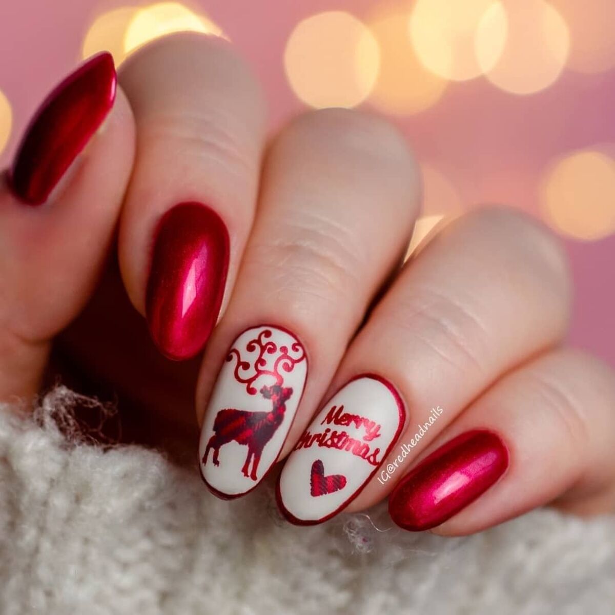 18. Merry Christmas Reindeer Nails