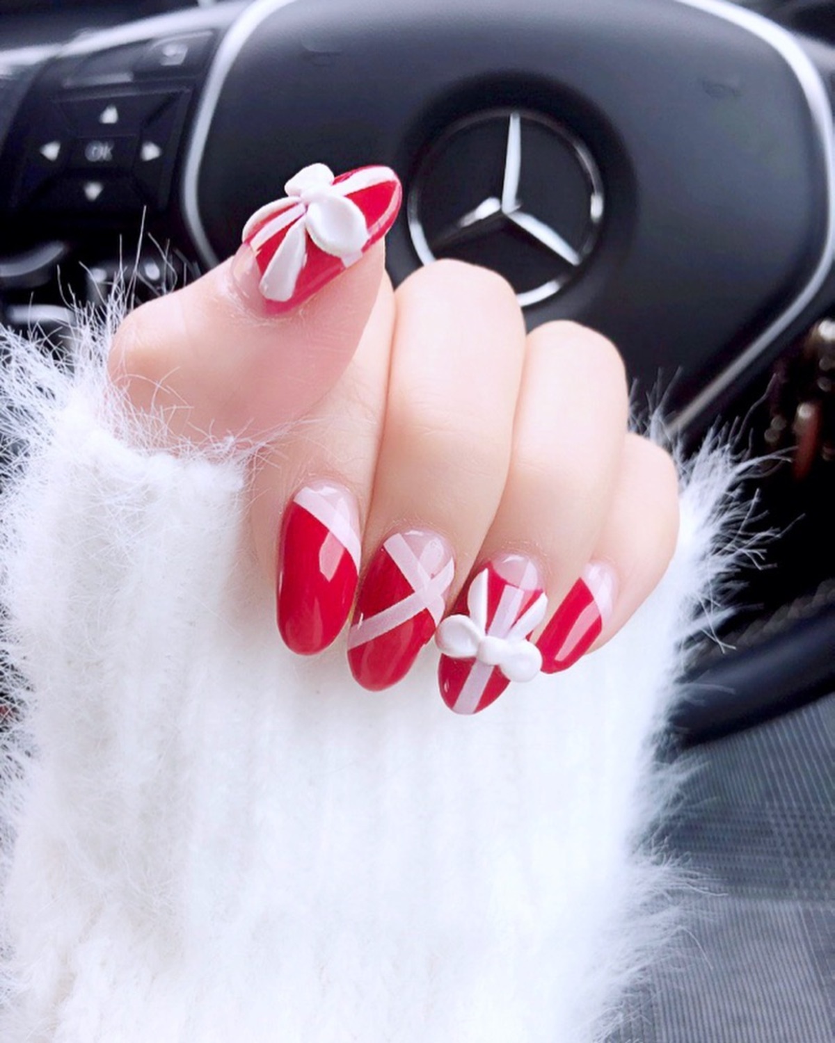 20. Gift Wrapped Christmas Nails