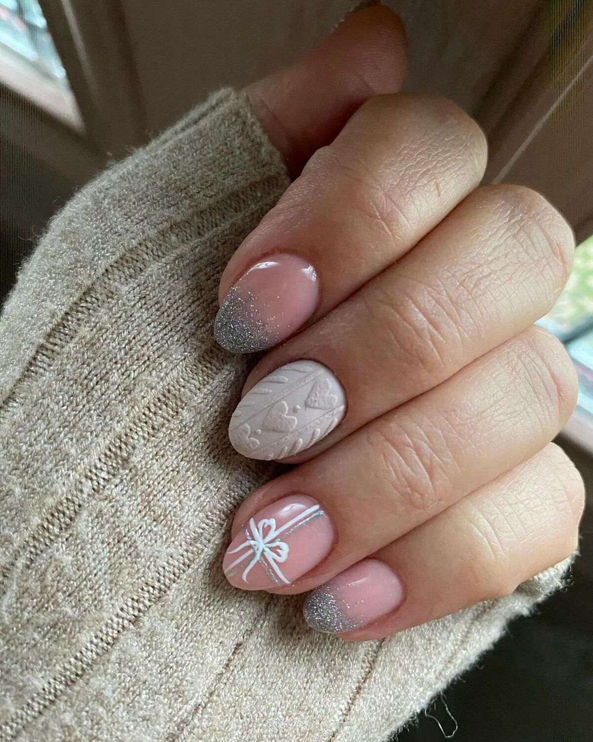 23. Cozy Knit and Gift Wrap-Inspired Nails