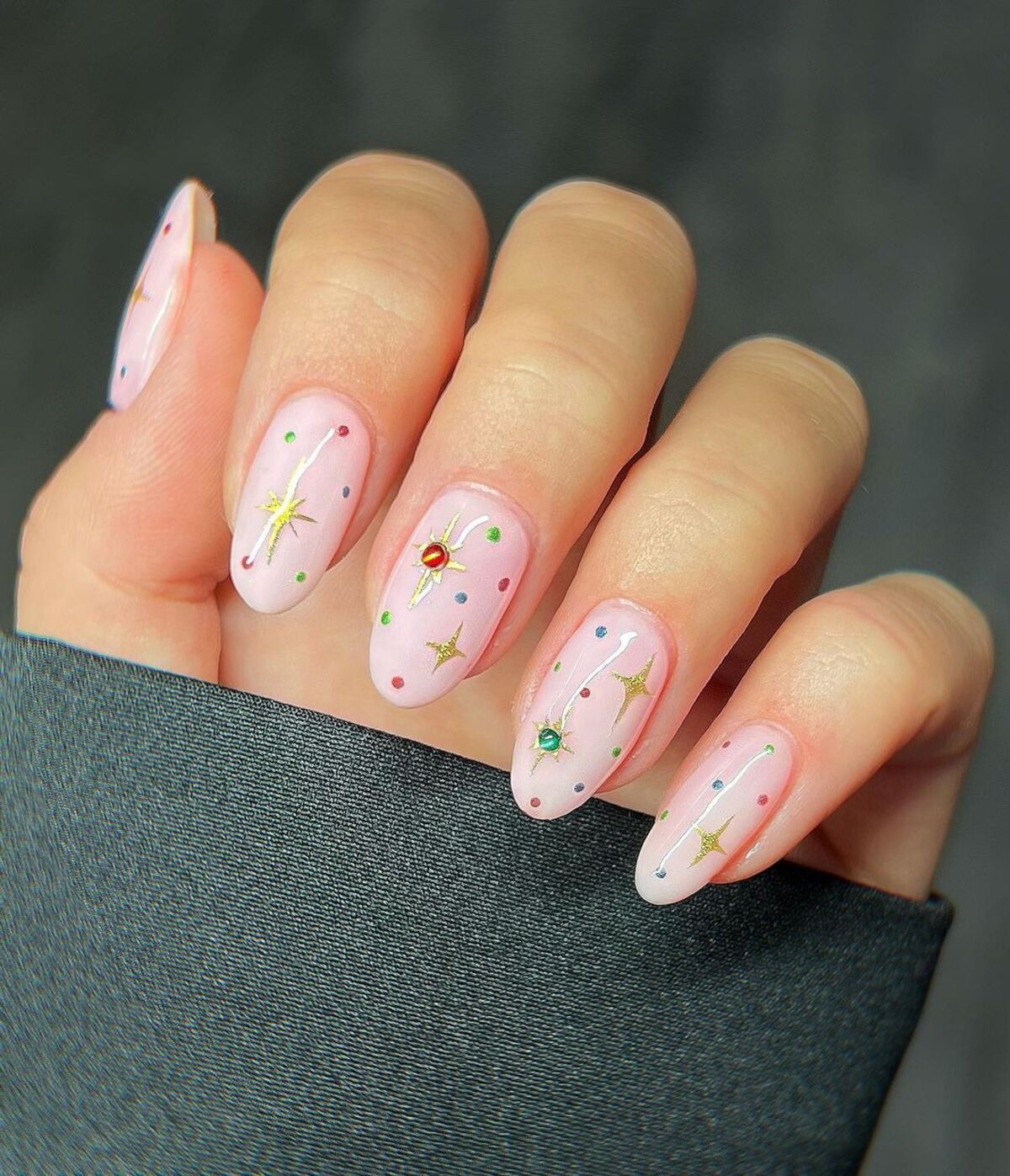 24. Delicate Star and Ornament Nail Art