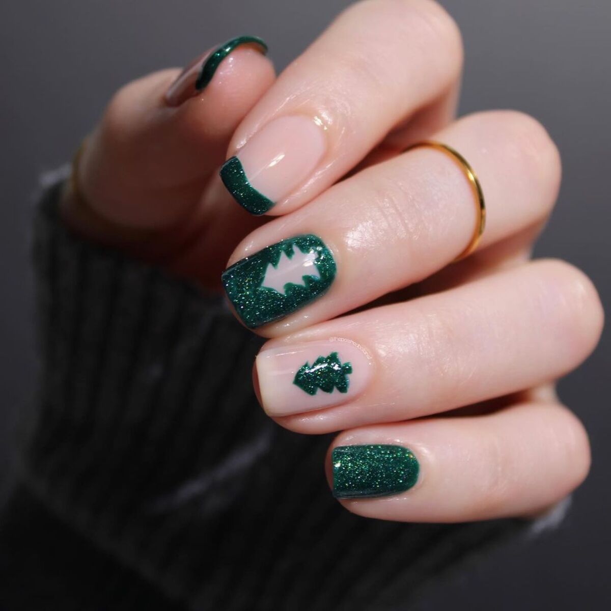 25. Sparkling Green Christmas Tree Nail Art