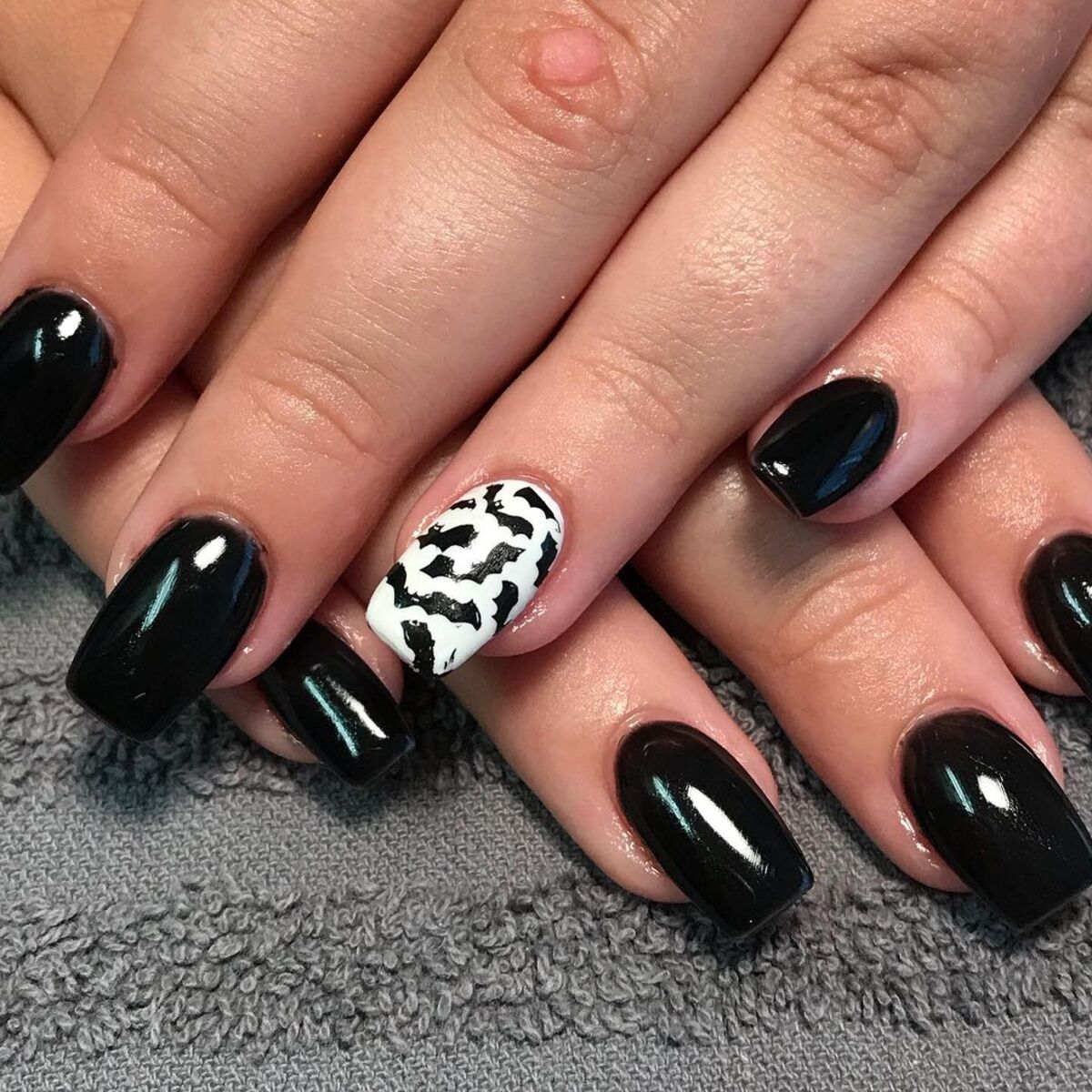 13. Glossy Black with Bold Accent Nail