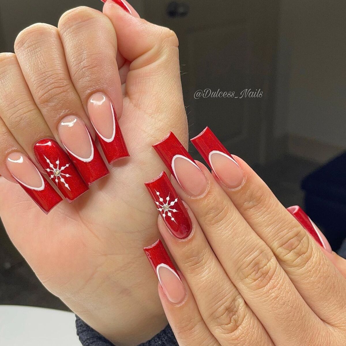 19. Red and White Holiday Chic