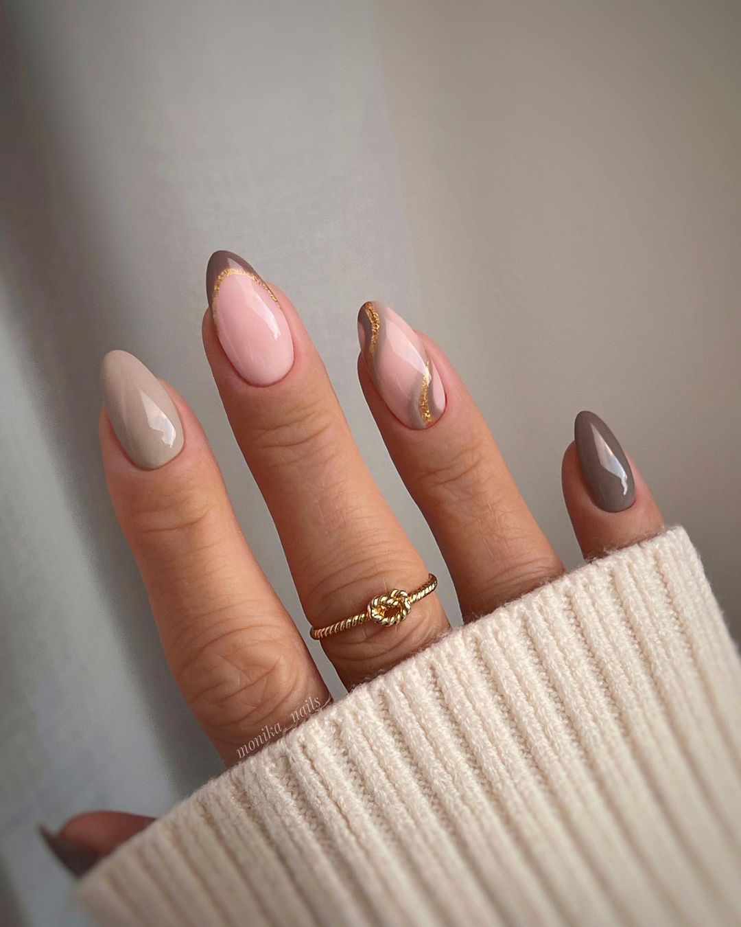 1. Elegant Neutral Tones with Gold Accents