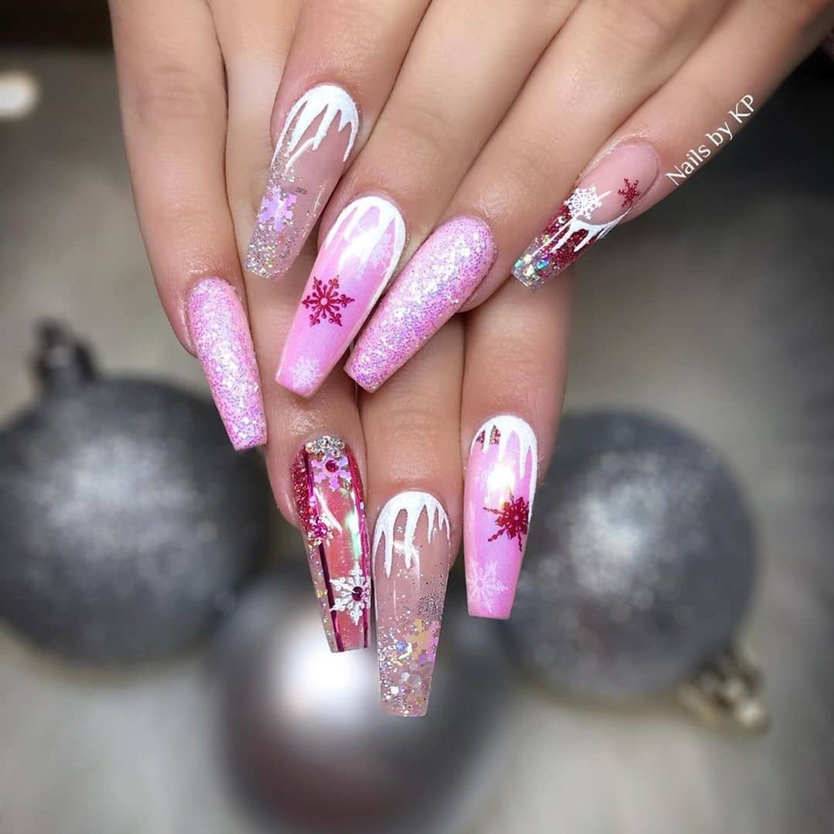 28. Icy Pink Glitter Holiday Nails