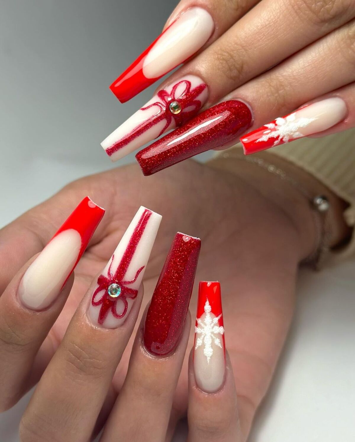 12. Bold Red and White Holiday Glam