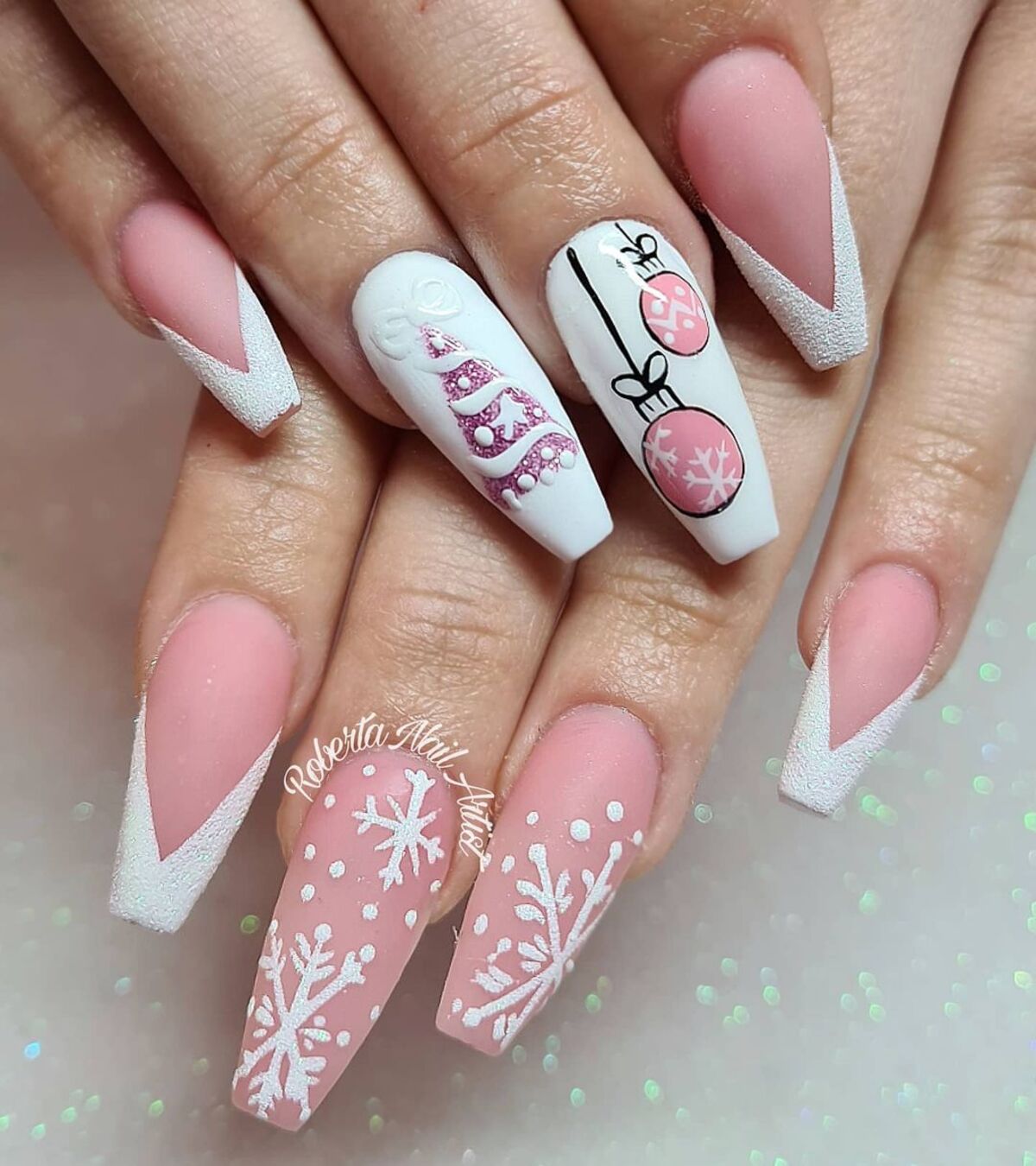 30. Frosty Pink and White Ornament Nails