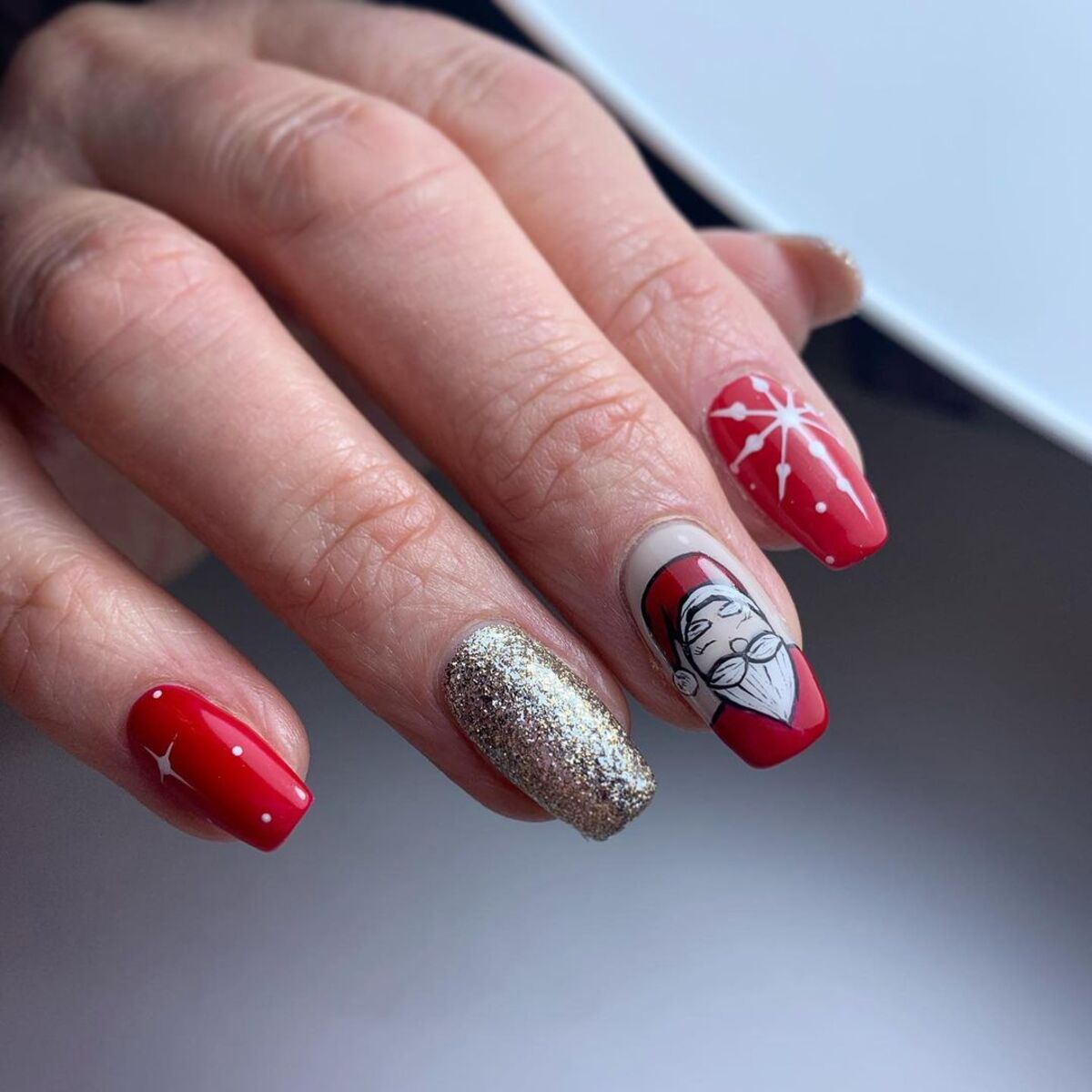 24. Festive Santa and Sparkling Gold Nail Art