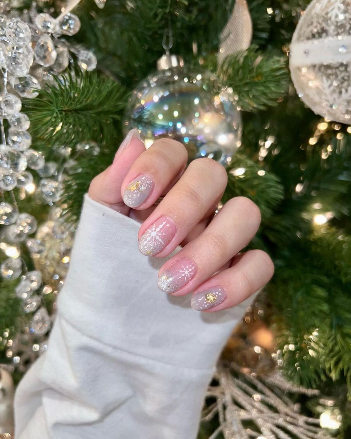 21. Soft Pink and Glittery Frost Nails