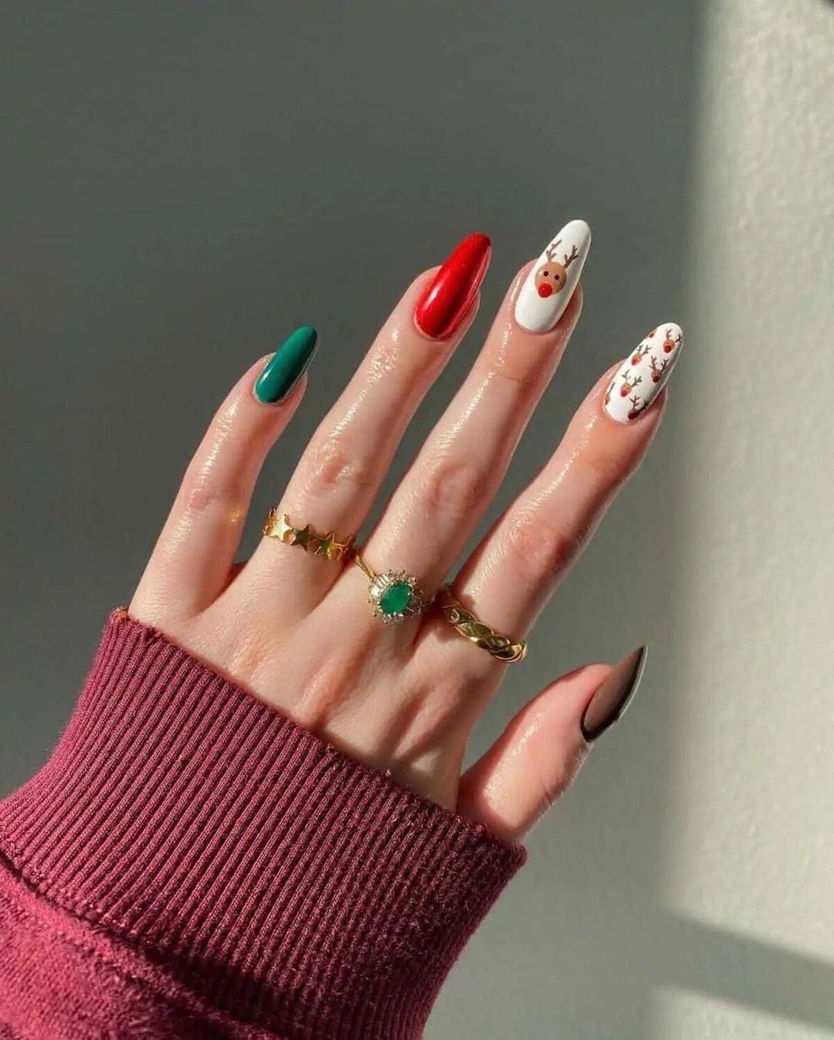 3. Bold Christmas Colors with Minimalist Reindeer