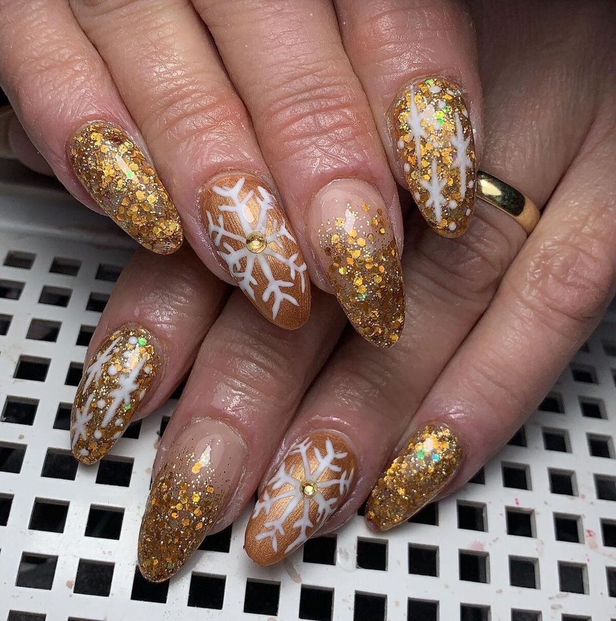 8. Golden Glitter Snowfall