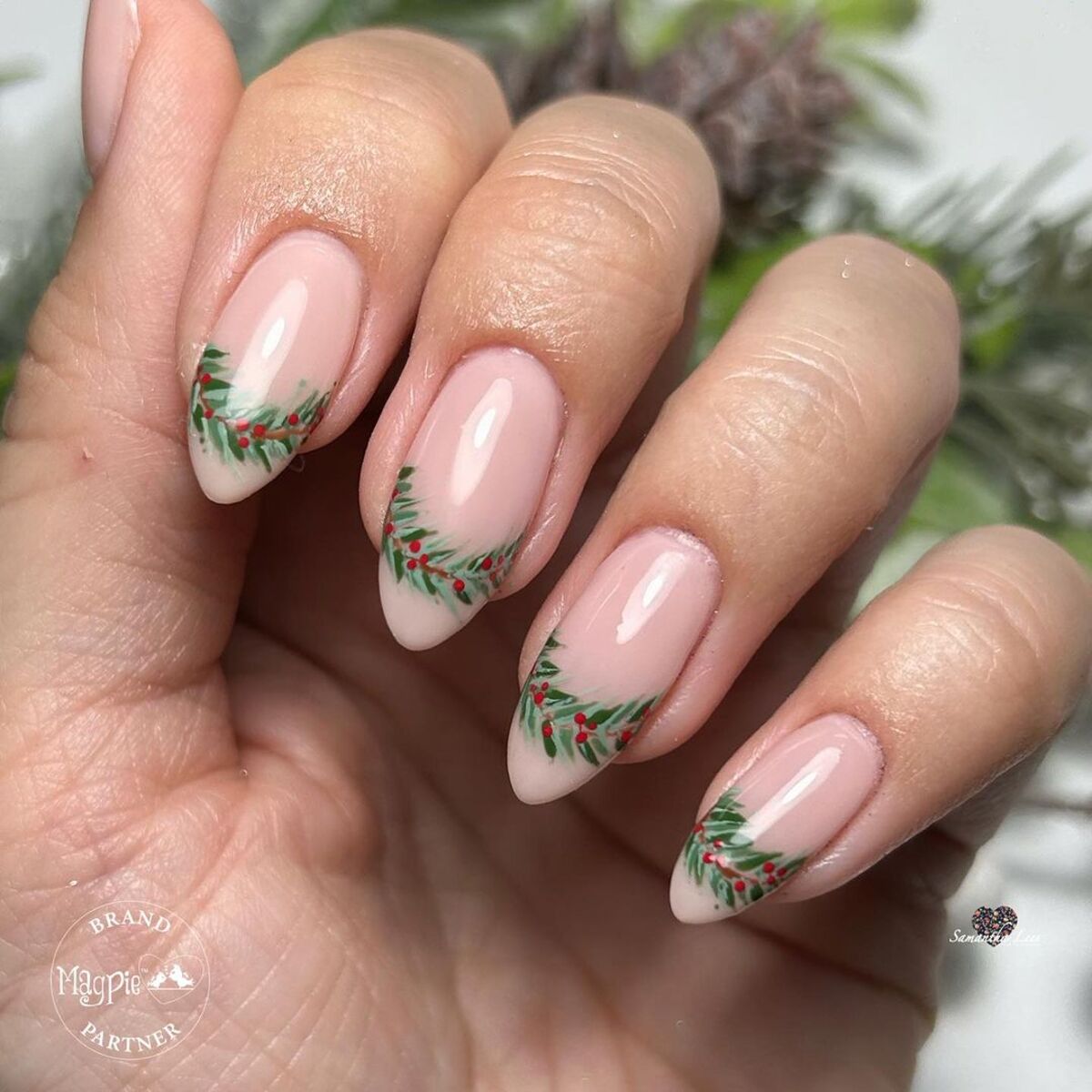 9. Christmas Garland French Tips