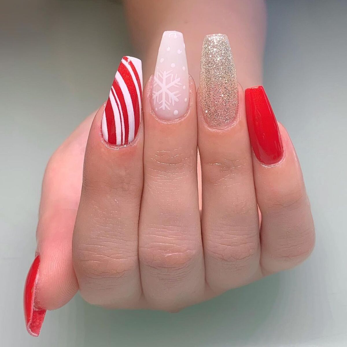 19. Winter Wonderland with Glitter and Candy Stripes