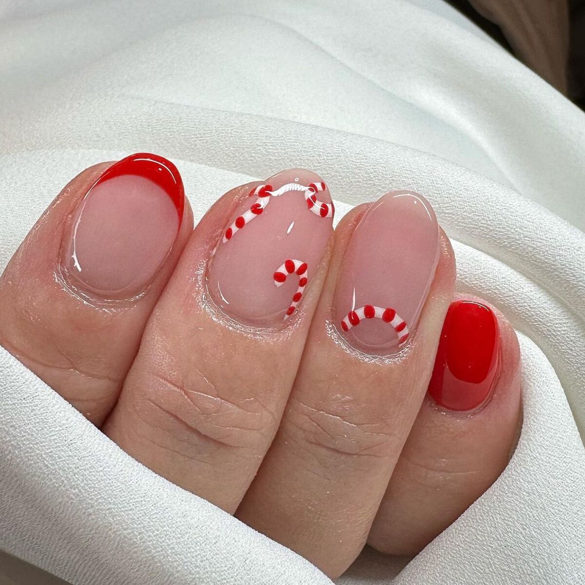 7. Minimalist Candy Cane Tips