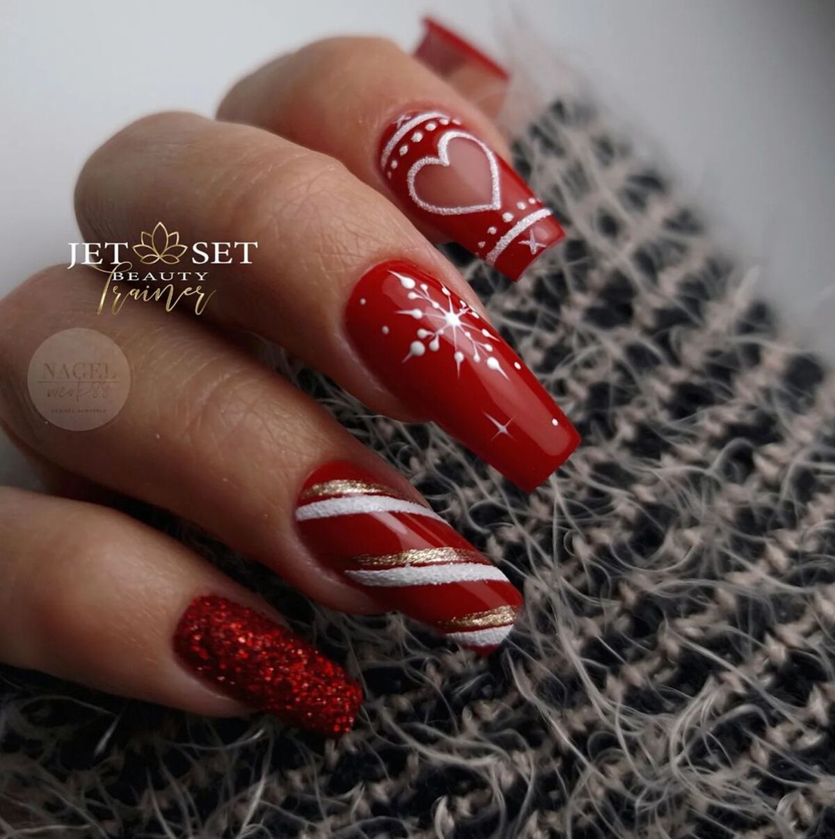 5. Festive Red and White Candy Cane Nail Art