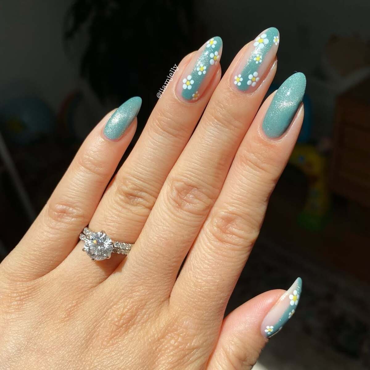 20. Glittery Blue with Daisy Trails